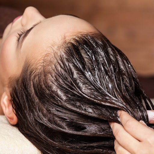 Oiling hydrates the hair