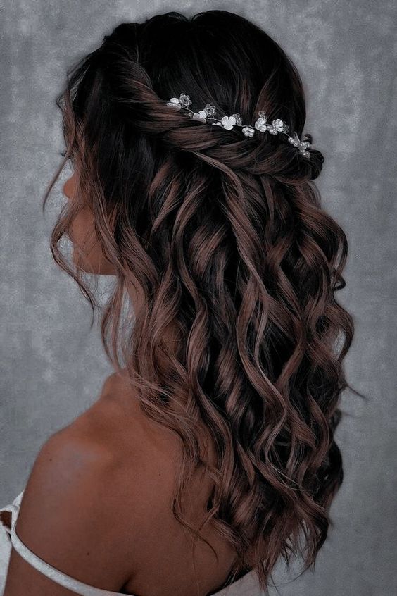 Hairstyles Every Bridesmaid Should Try | Vega